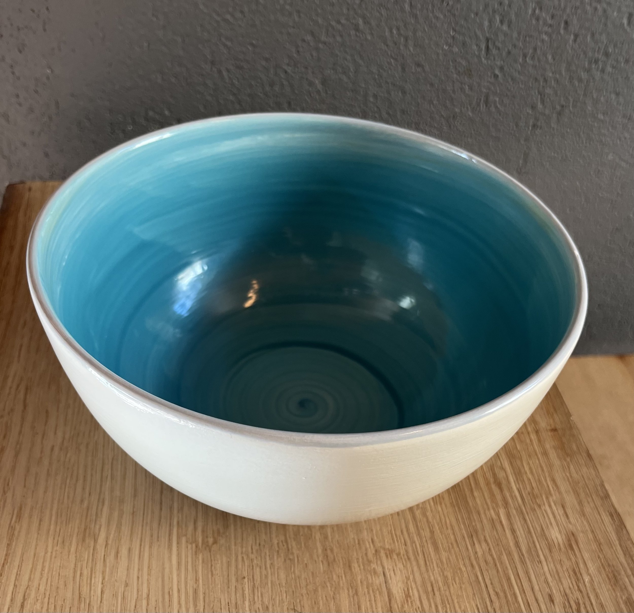  Salatbowl / Nr. 4 
 Ø 21 cm x h 10.5 cm / CHF 55