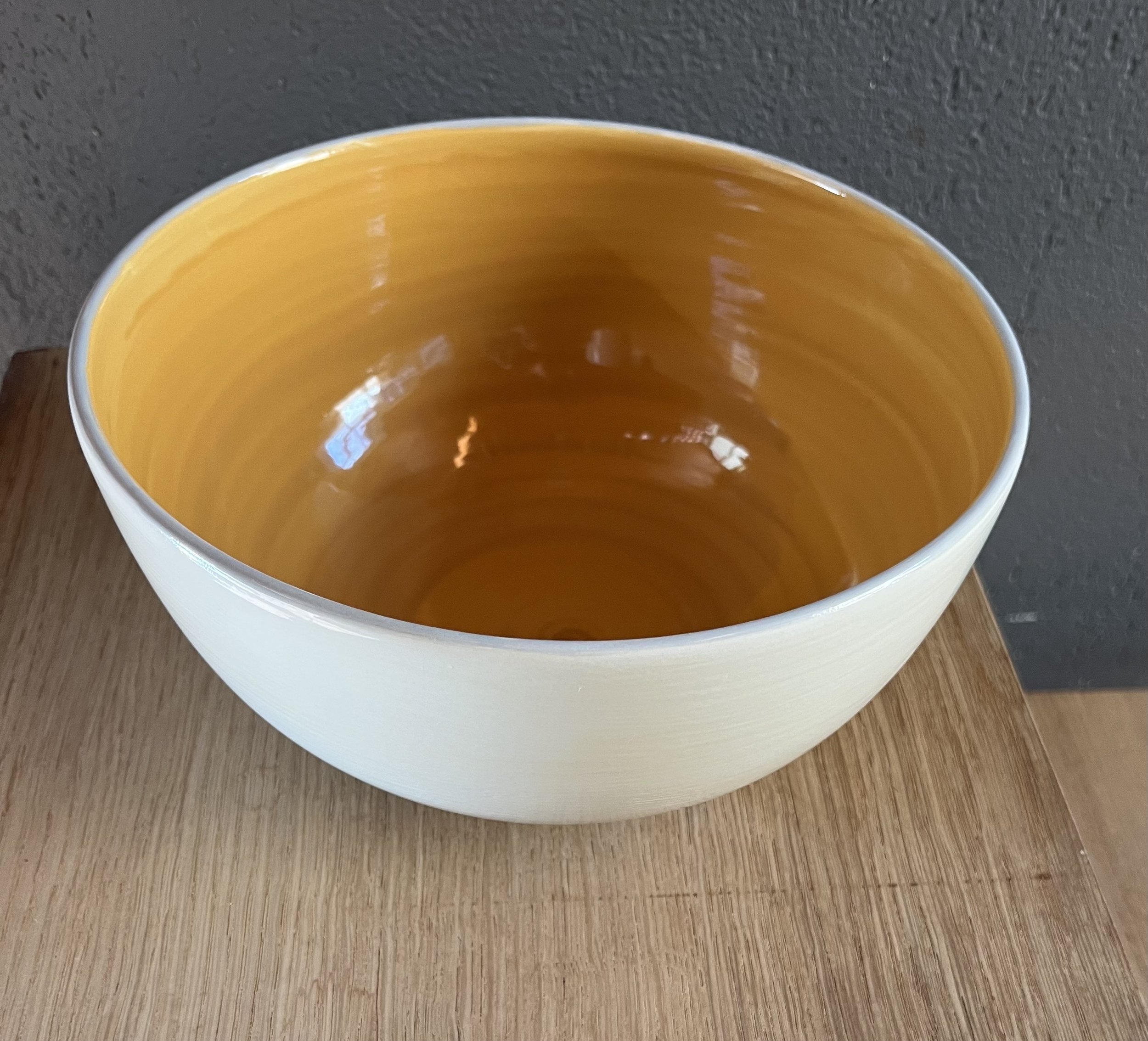  Salatbowl / Nr. 2 
 Ø 21 cm x h 10.5 cm / CHF 55
