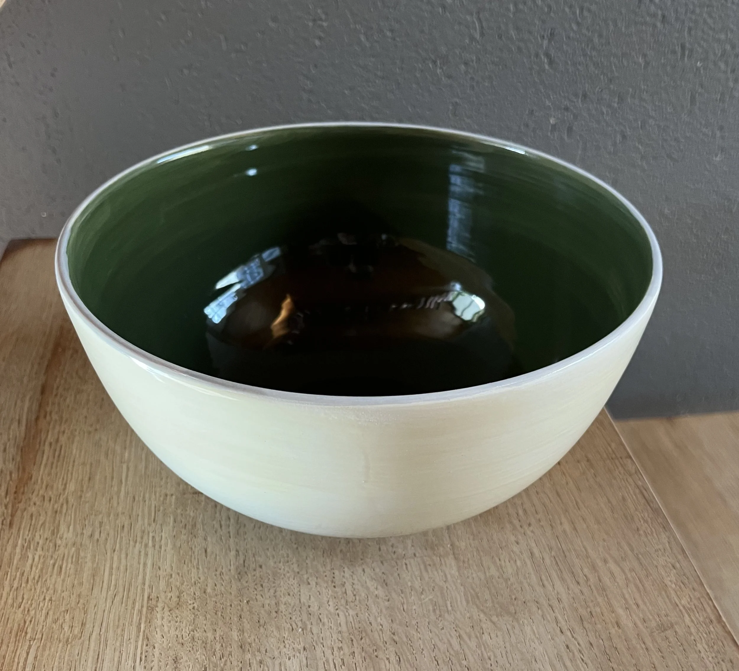  Salatbowl / Nr. 8 
 Ø 21 cm x h 10.5 cm / CHF 55