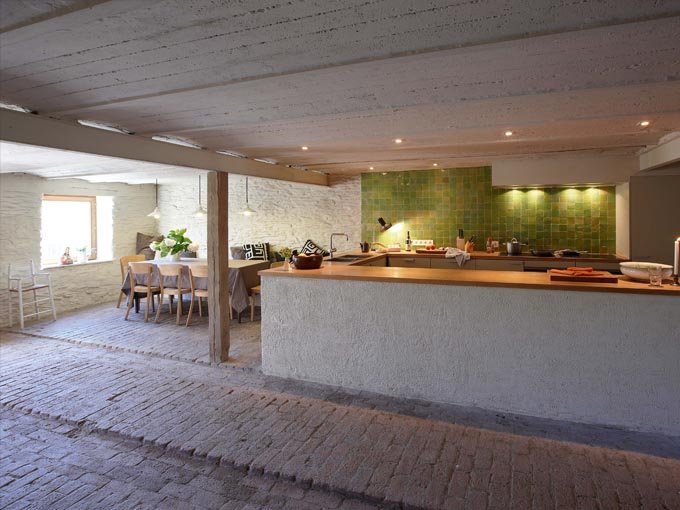 kitchen0.jpg