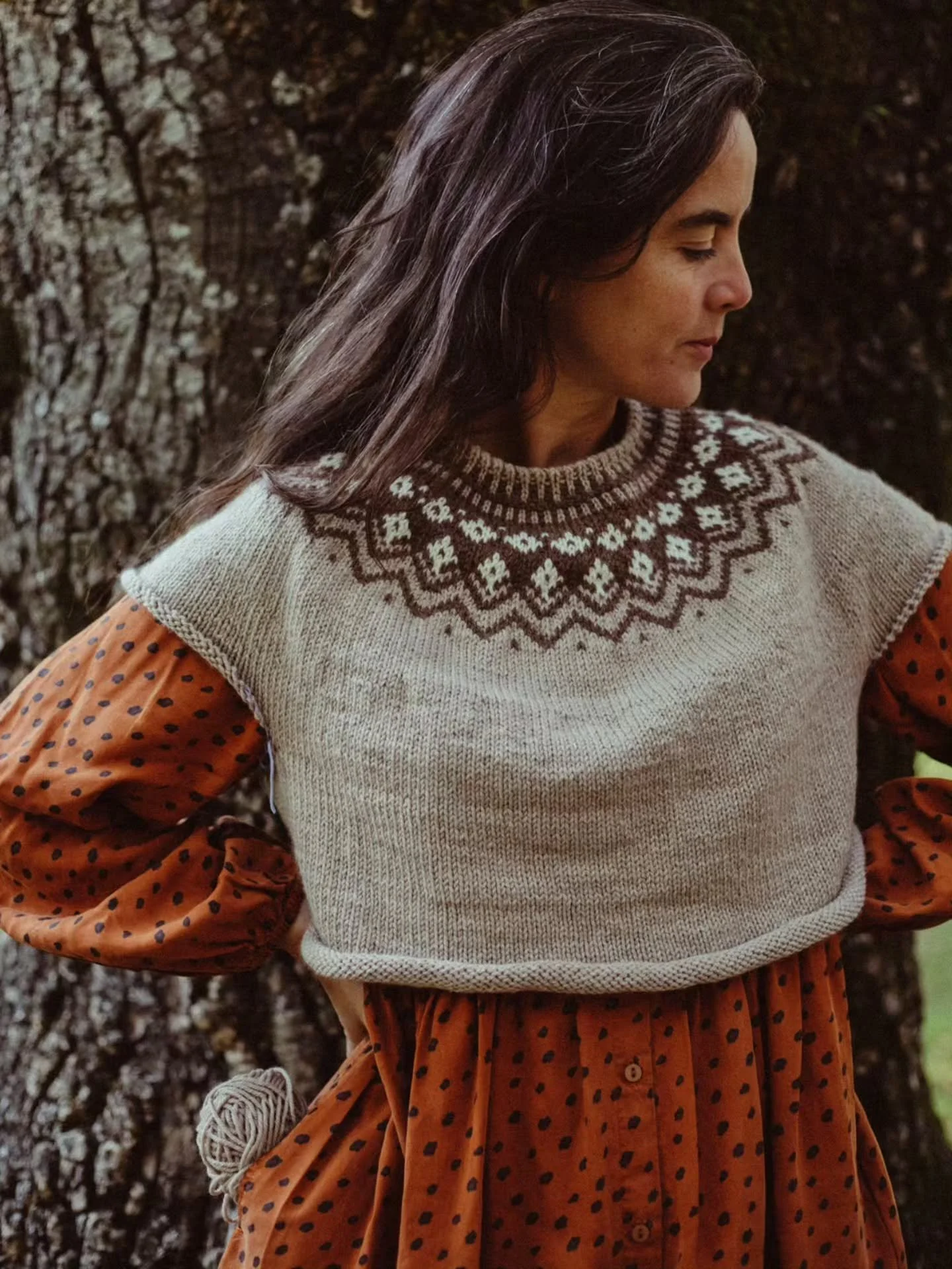 &iquest;Qu&eacute; puedes esperar de mi curso de Colorwork?

✨ Aprender de manera sencilla a tejer con dos y tres colores a la vez siguiendo la t&eacute;cnica de Stranded Knitting.

✨ Entender la dominancia del color para poder usarla a tu favor.

✨ 