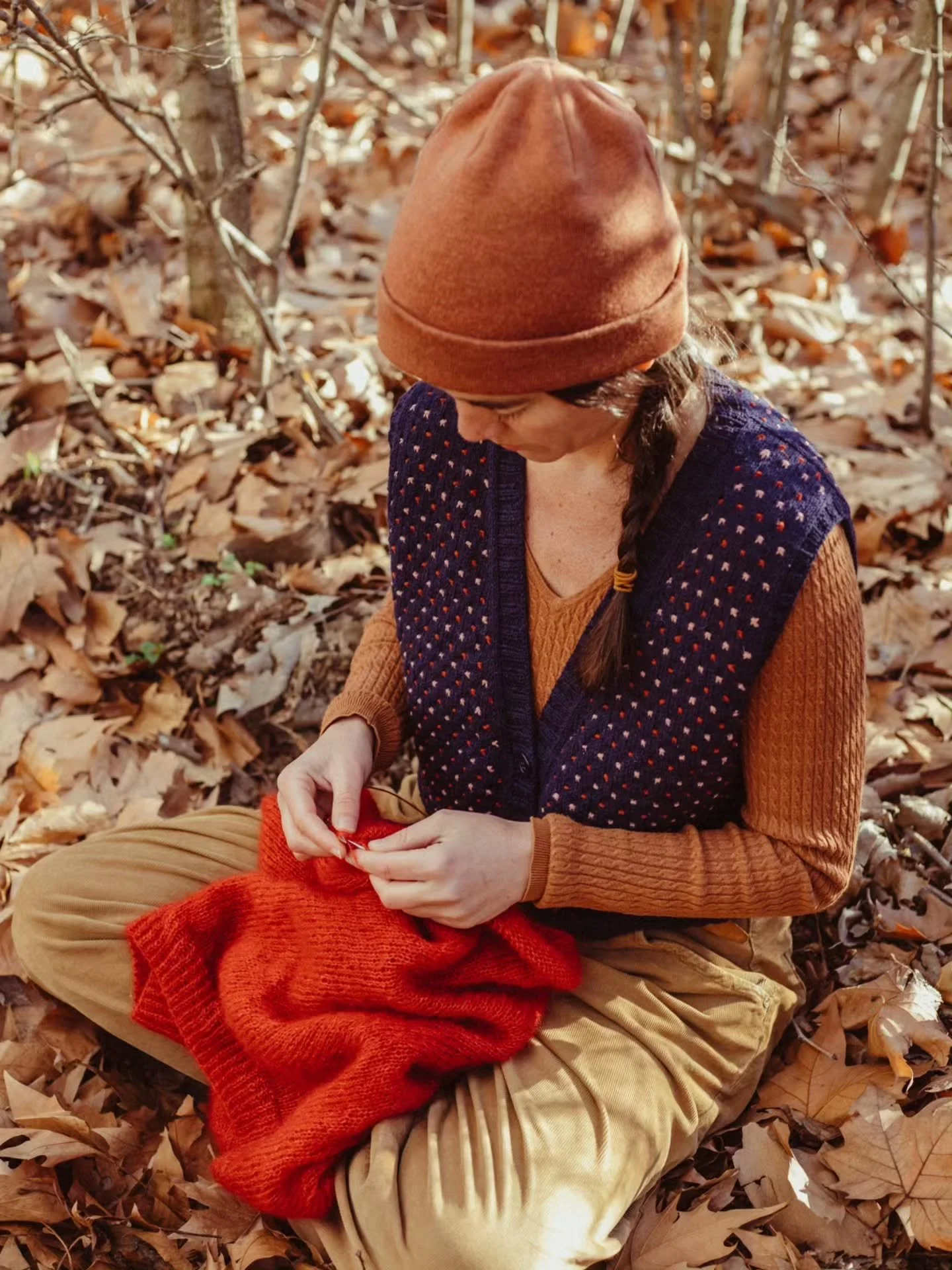 A veces, cuando mi lista de tareas se hace demasiado grande, me bloqueo, yo sola me abrumo.
En esos momentos, tejo.
Tejo y tejo y tejo... 

&Uacute;ltimamente tejo mucho.

Feliz noche queridas!

Descansen rico

🌹

#chalecoshirley