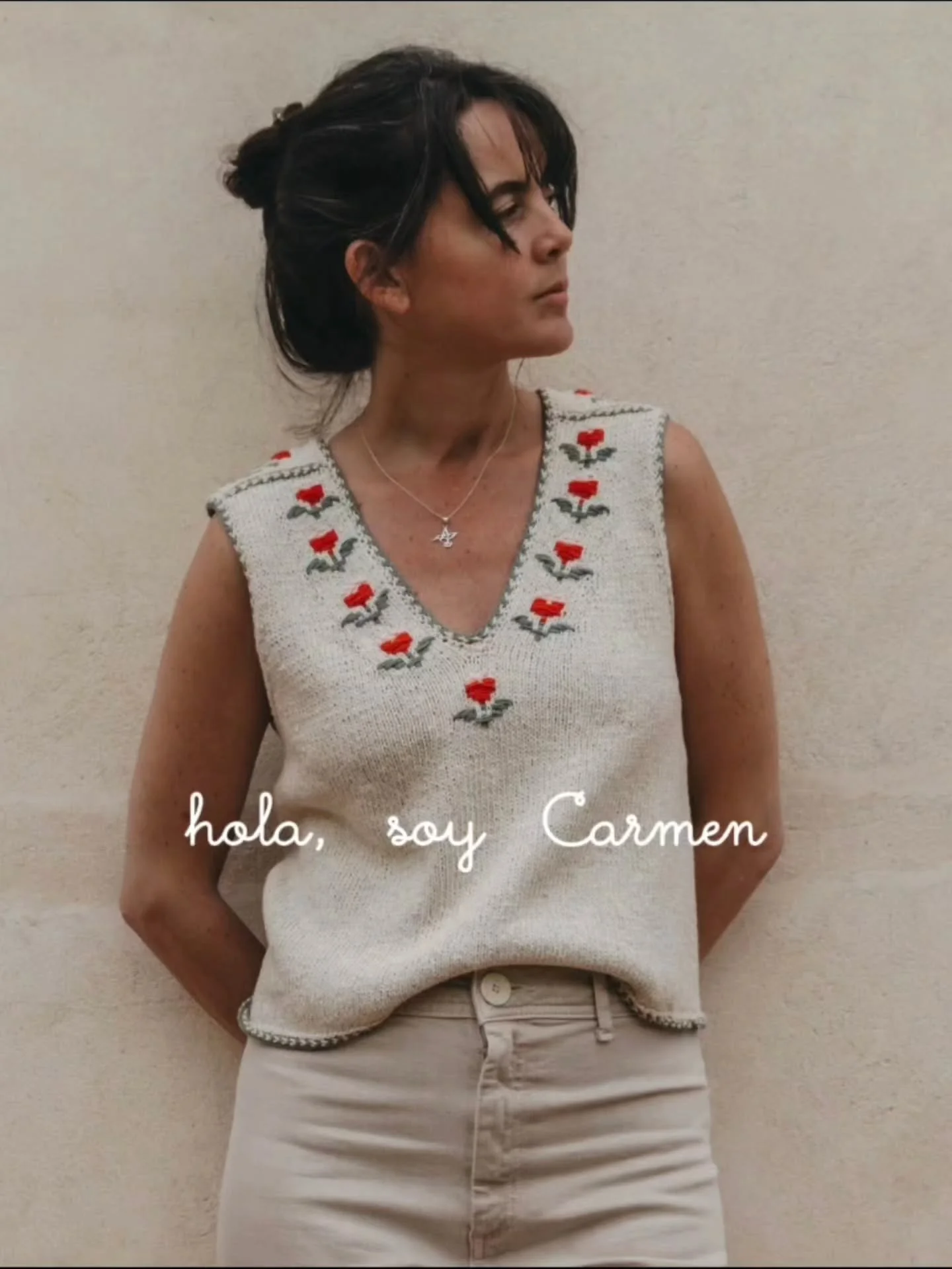 Feliz tarde, corazonas 🌹

Somos muchas caritas nuevas por aqu&iacute; este a&ntilde;o, as&iacute; que me he dicho...

Carmen, hoy puede ser un buen d&iacute;a para compartir qu&eacute; se cuece en este rinconcito tejeril 🥰&hearts;️🌸

Espero que te