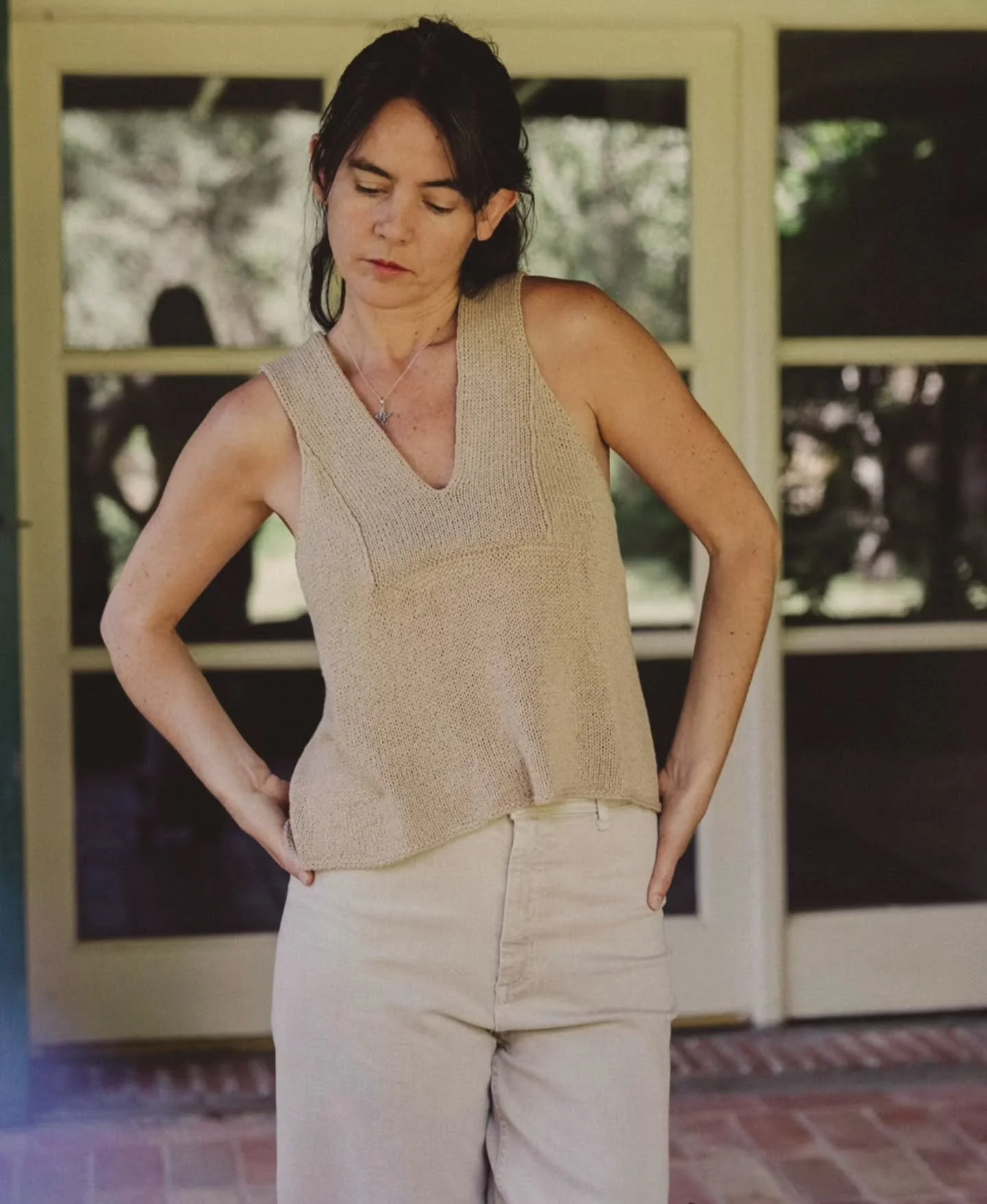 Amorcetas m&iacute;as, os presento la Savia Tee ✨

Una camisetilla estudiada en profundidad e inspirada en el hilo que le da forma el COTTAGECORE n&deg;2 de @mimosacafelanar 💞

Una prenda que combina puntos derecho y rev&eacute;s para crear estructu