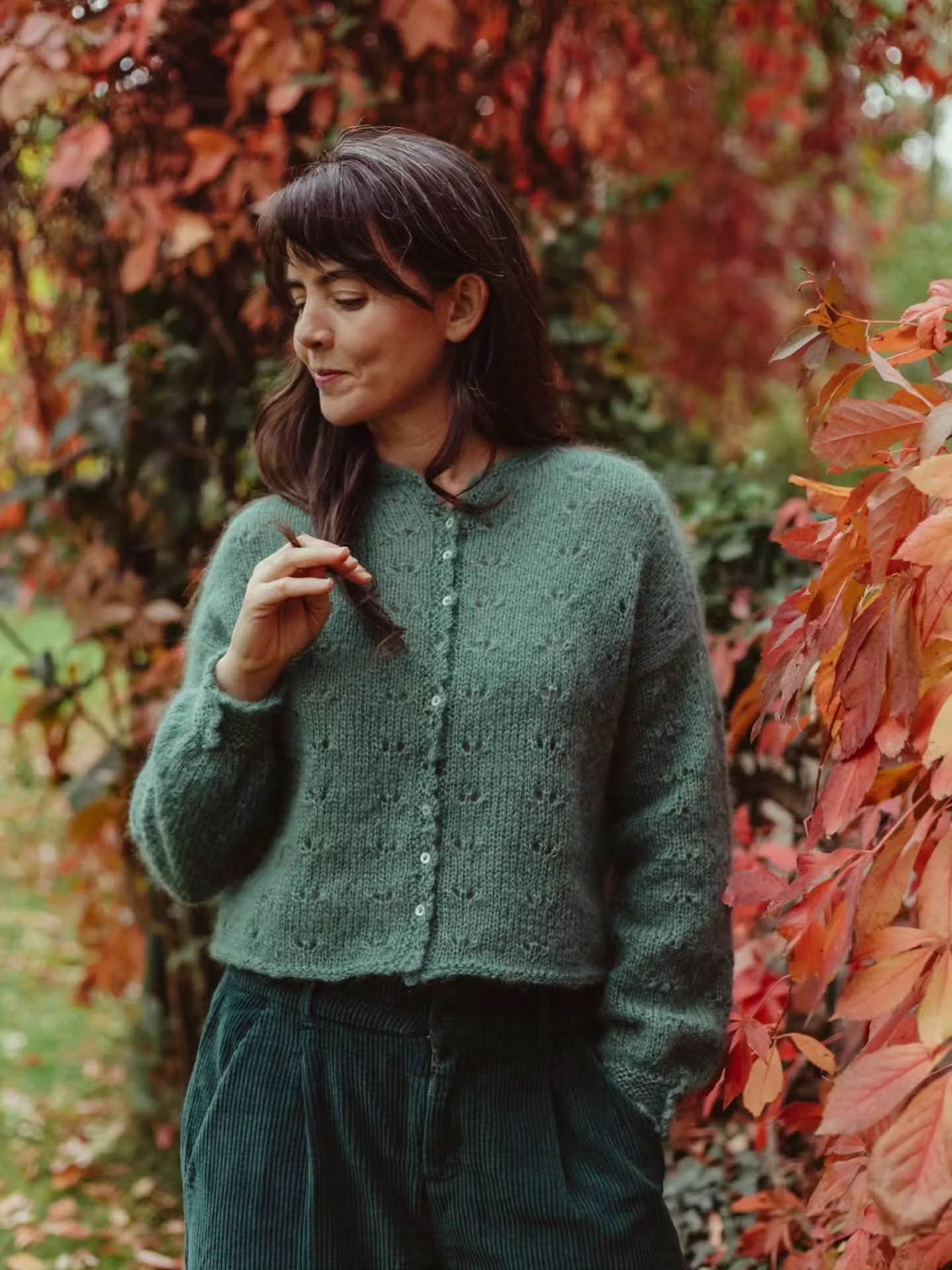 Queridas m&iacute;as, por aqu&iacute; seguimos celebrando la llegada del oto&ntilde;o, en esta ocasi&oacute;n con la Blusa Silky.

Un patr&oacute;n lleno de detalles curiosines para regocijarse en estos d&iacute;as en los que el tiempo empieza a rale