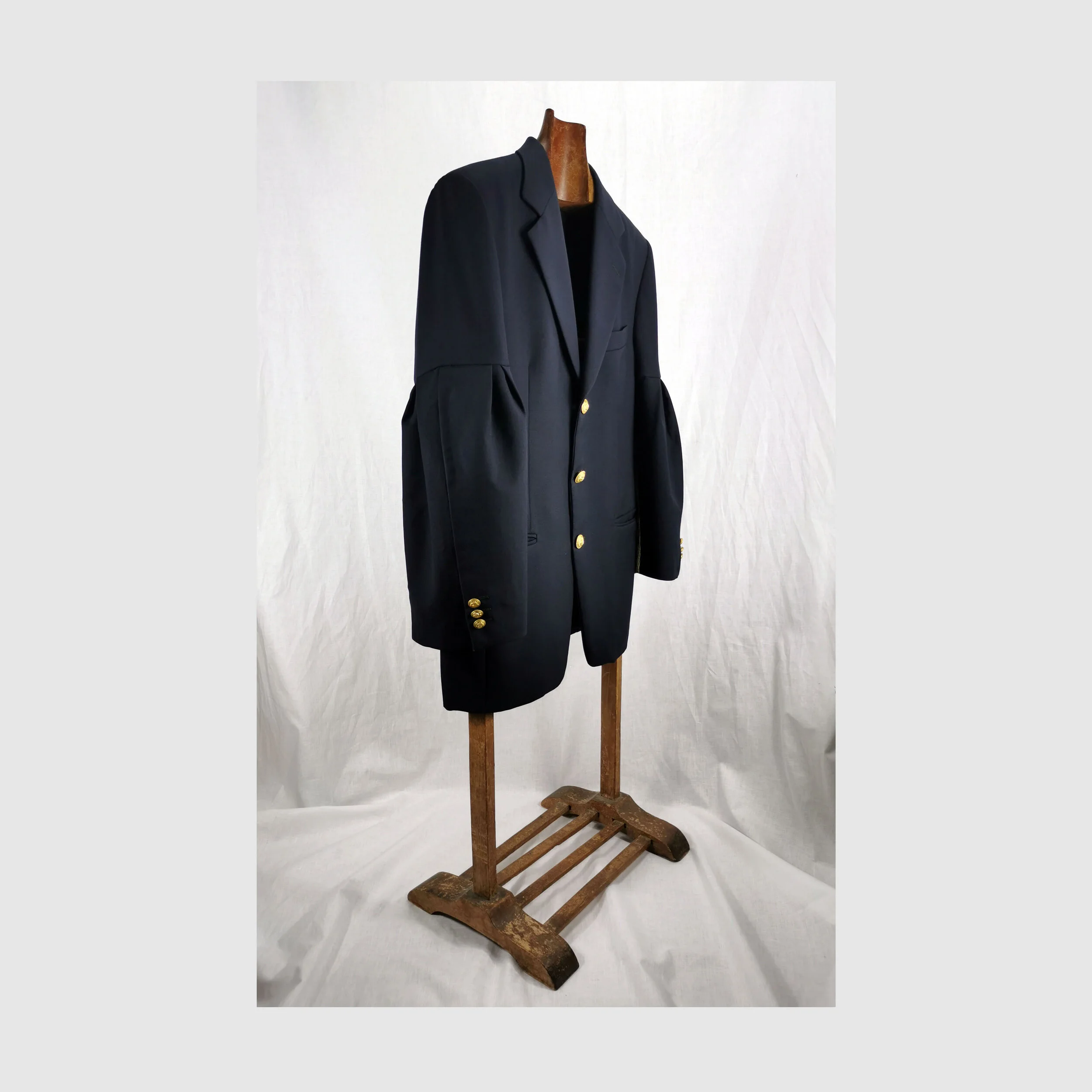 blazer azul lateral copy.jpg