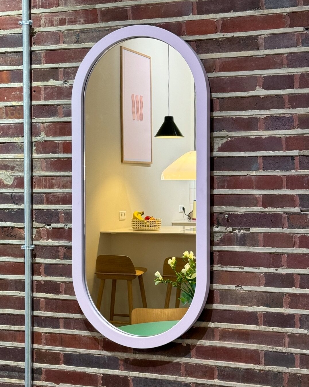Wandspiegel Loa - Eine schlichte Form und eine tolle Farbauswahl machen Loa auch bei dir zu Hause zu einem Hingucker. Schau dir den Spiegel gerne in unserem Showroom an. 

#donnerblitzdesign #dbd #designstudio #m&uuml;nsterdesign #productdesign #inte