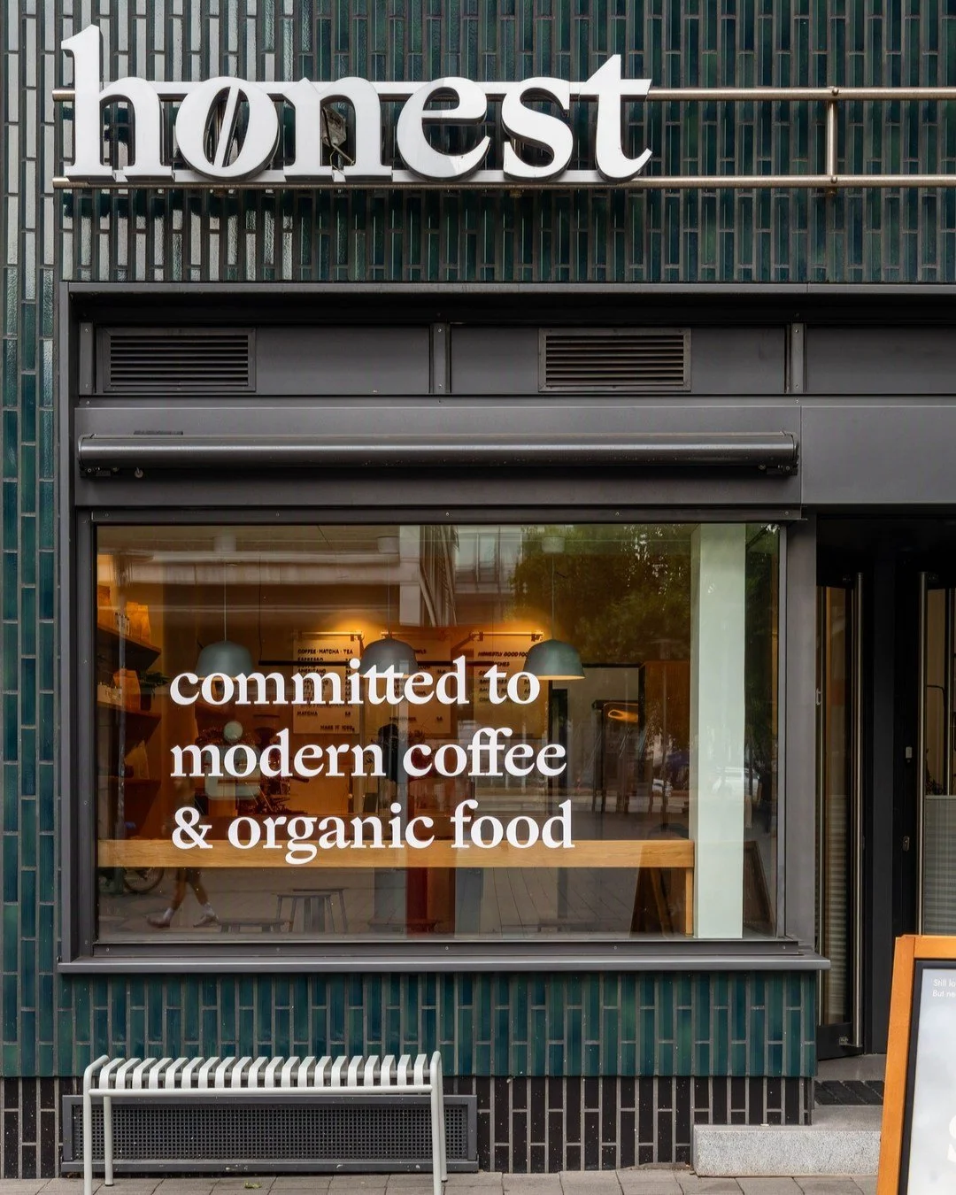Weitere Impressionen von dem h&oslash;nest Caf&eacute; in Hannover, welches wir gestaltet und gefertigt haben. Jetzt ist es f&uuml;r den German Design Award nominiert und wir freuen uns sehr dar&uuml;ber.
@germandesigncouncil @honest_hannover 
#germa
