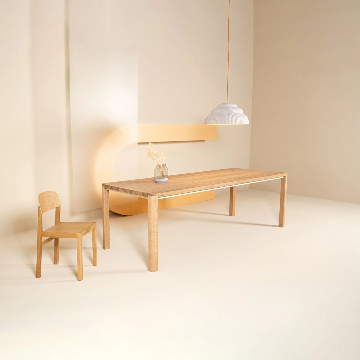 Ono - Ein handgefertigter Esstisch aus massivem Eichenholz - Unseren Konfigurator mit Preisen und Farben gibt´s auf unserer Website. 
Sonderwünsche gerne auf Anfrage.
#donnerblitzdesign #Designstudio #Münster #Designermöbel
#Mod