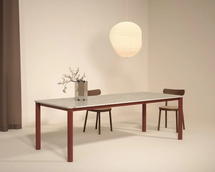 NEU - MEO
Unser frisch entworfener Esstisch ist da!
Unsere Designer haben ein Modell geschaffen, das runde; schlichte Beine mit einer massiven Natursteinplatte verbindet &ndash; ein Statement aus Form, Kraft und Eleganz.

MEO l&auml;sst sich in viele