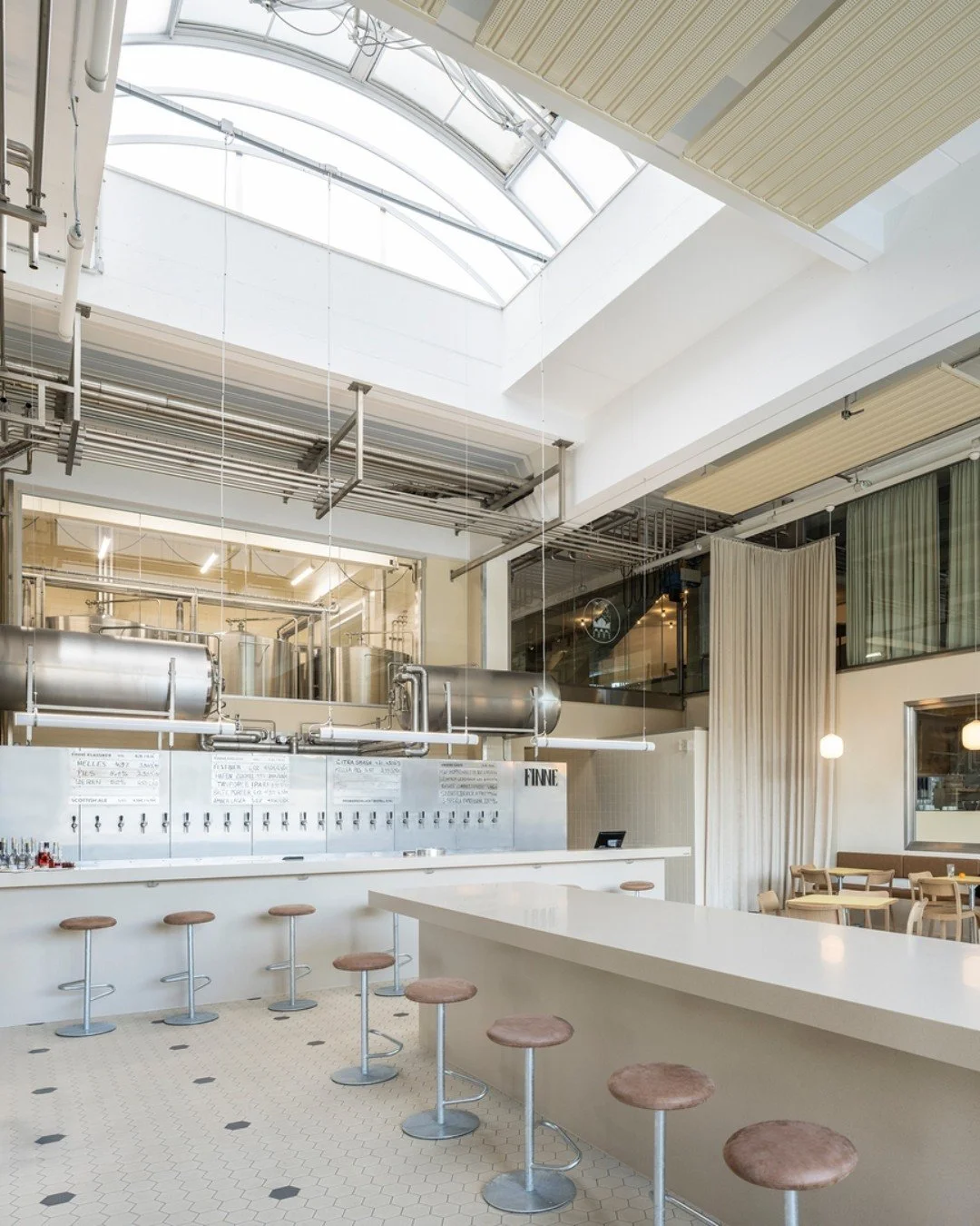 Seit 2016 stehen bei der FINNE Brauerei handwerklich gebraute Klassiker, kreative Spezialit&auml;ten und saisonale Biere aus besten Bio-Zutaten im Mittelpunkt &ndash; nun bekommen sie einen neuen Raum, in dem sie sich kreativ ausleben k&ouml;nnen. 
M