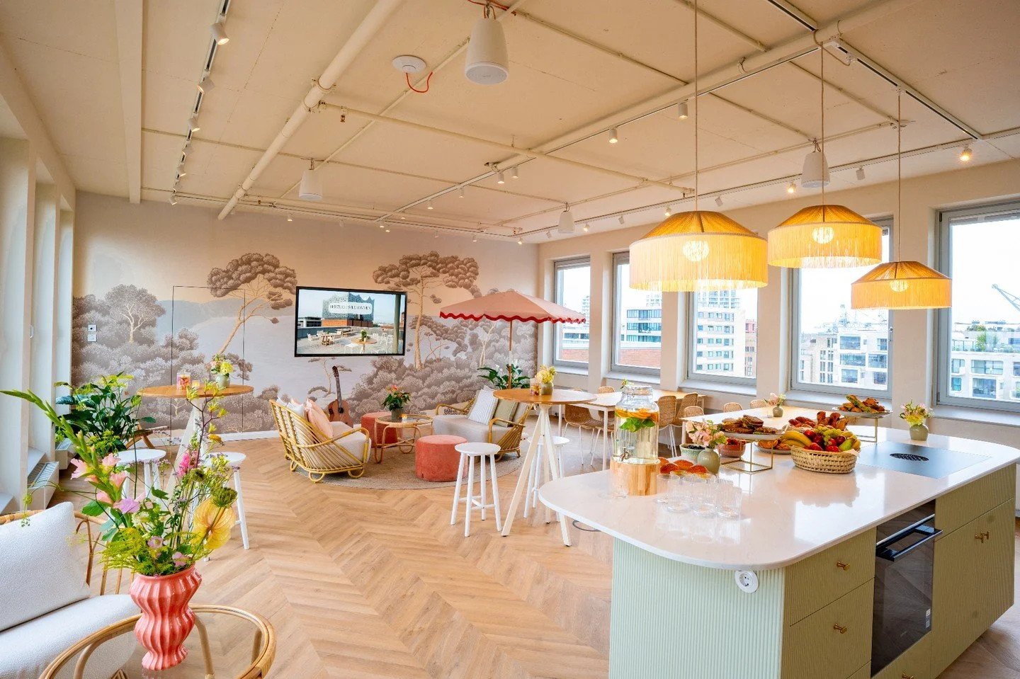 Eine traumhafte Eventlocation mit Blick auf die Elbphilharmonie in Hamburg. 
Wir durften hier mit M&ouml;beln, Renderings und Ideen unterst&uuml;tzen. 
@sturmfreiebude