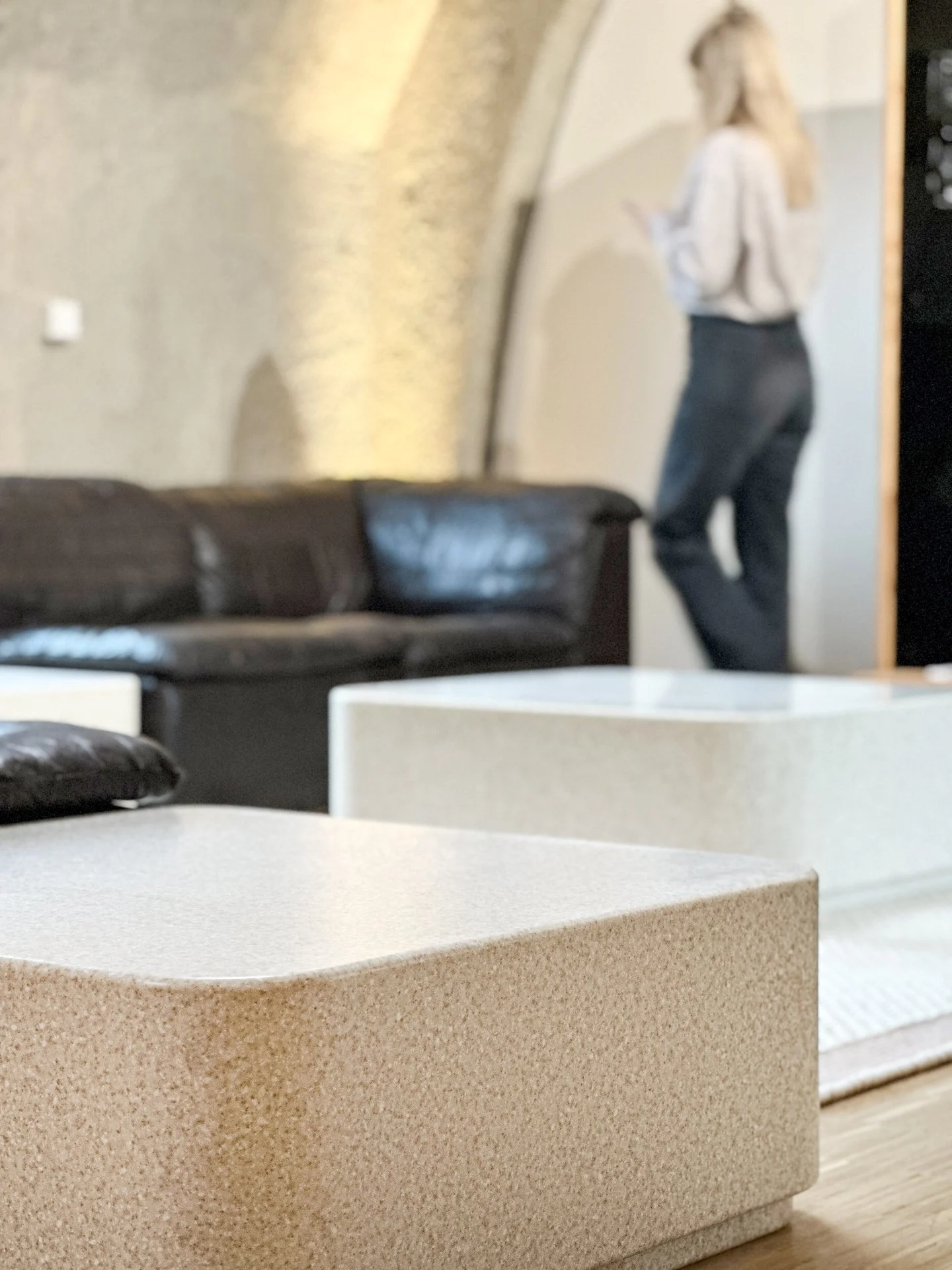 Sonderanfertigungen wie diese Couchtische aus Corian sind f&uuml;r uns immer wieder eine besondere und spannende Aufgabe. Die individuellen W&uuml;nsche unserer Kunden zu realisieren und zu verwirklichen, bereitet nicht nur unseren Kunden gro&szlig;e