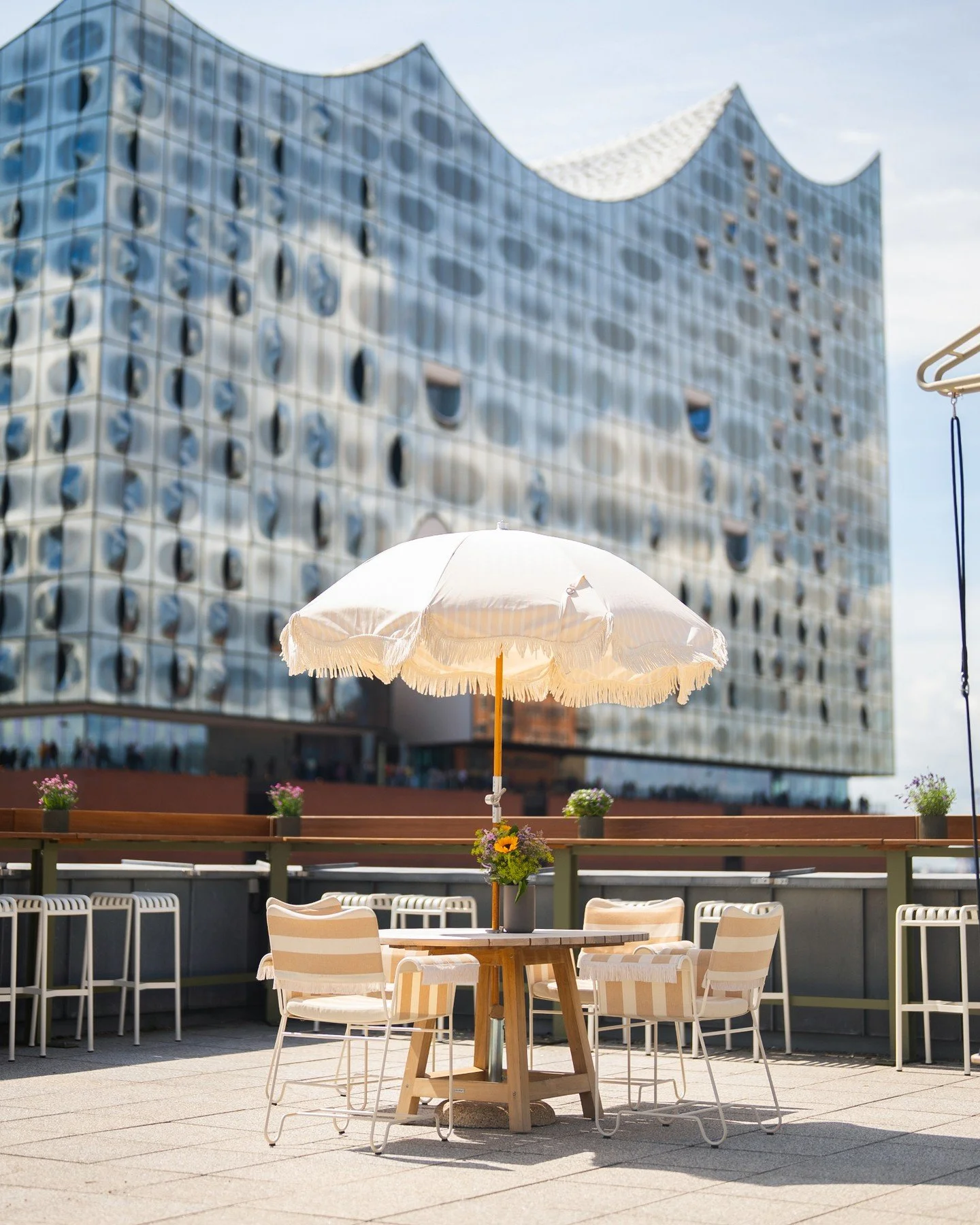 Sturmfreie Bude - Outdoor Bar mit Blick auf die Elbphilharmonie
@sturmfreiebude