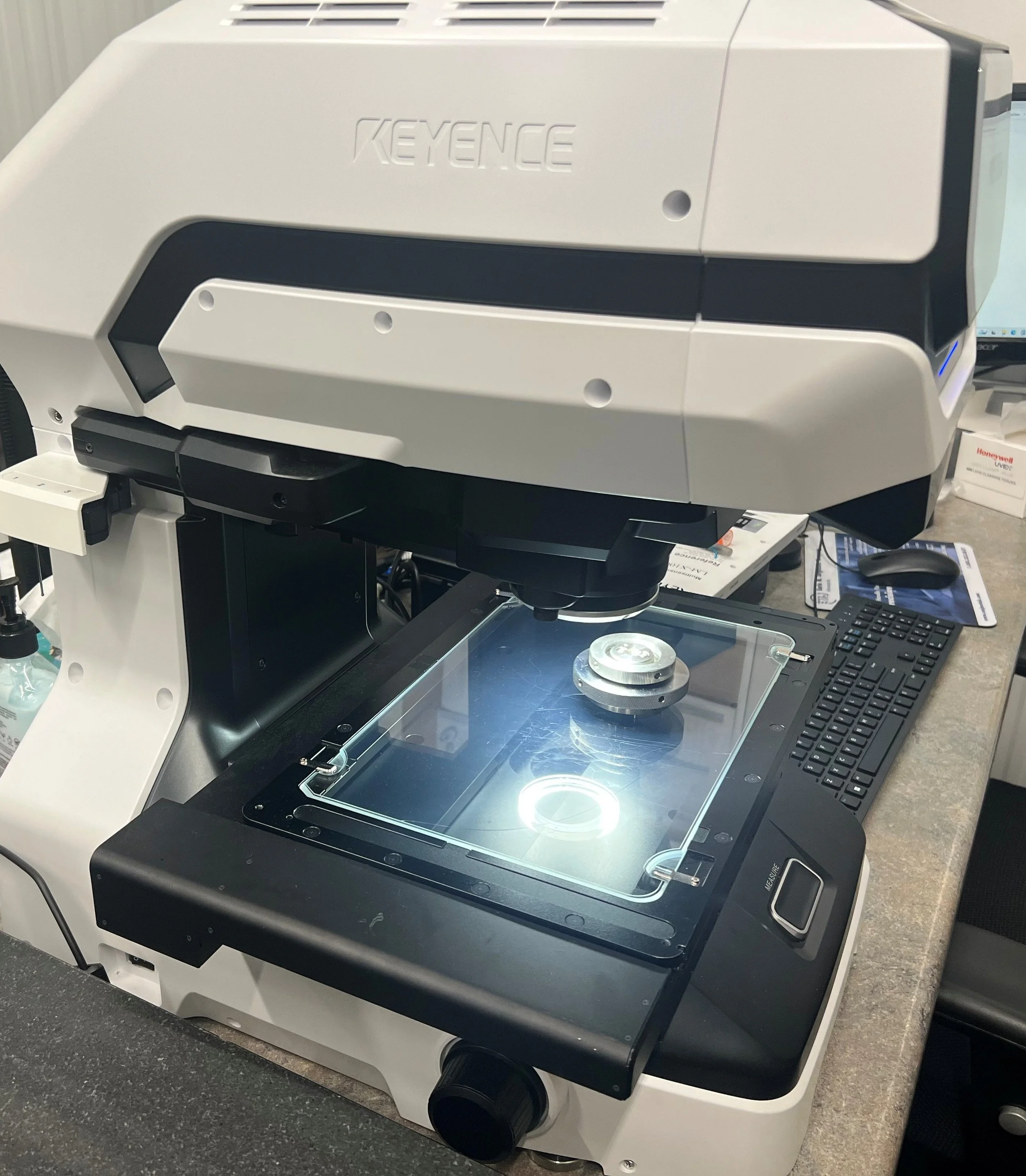 Keyence vision measurement system performing quality inspection on machined component