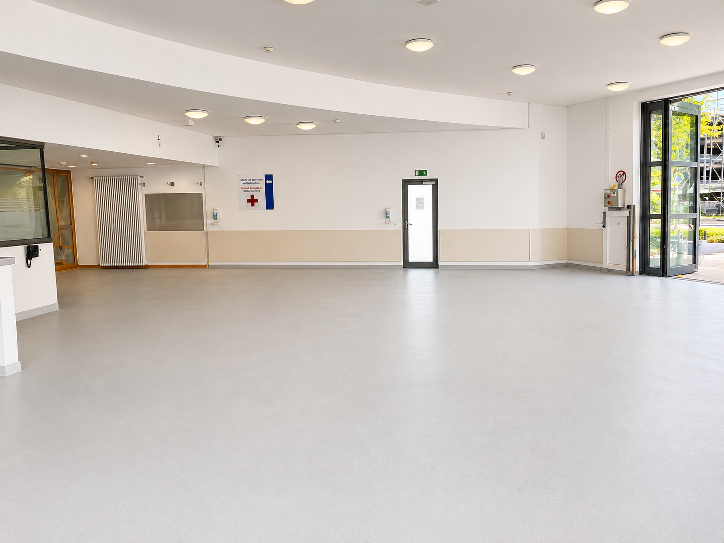 Krankenhaus-Einfahrt erneuert: OS 8 mit PMMA in drei Werktagen