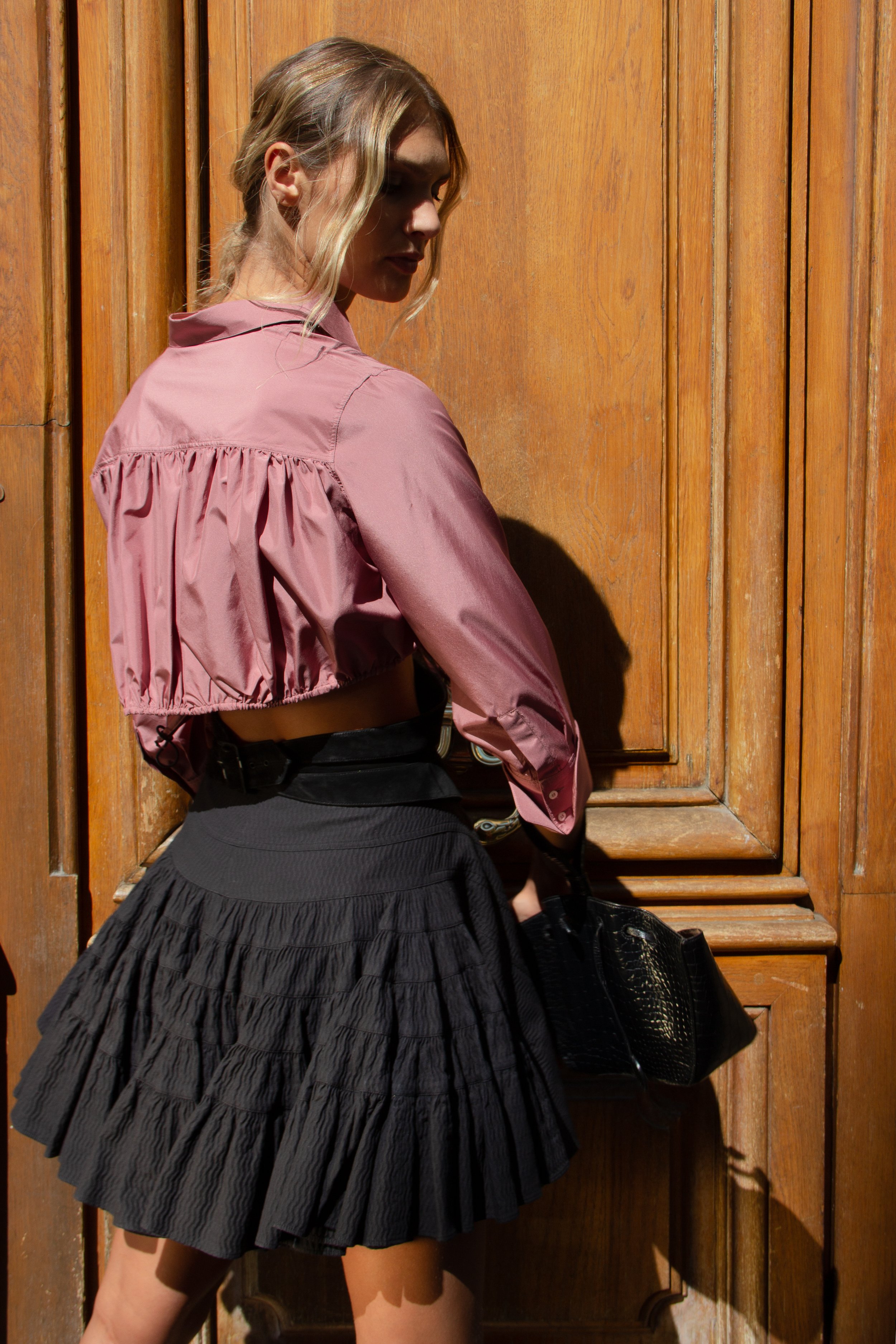 (ALAIA) chemise ct rose foncé & jupe pati noir 2  .jpg