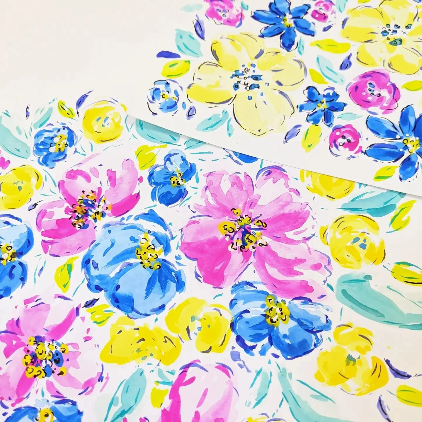 Florals on this frosty Friday. Apparently we are due to have 50mph winds tomorrow too! Phewph! Hope you're all keeping warm and cosy.
.
#florals #floralfriday #cosy #colourful #surfacepattern