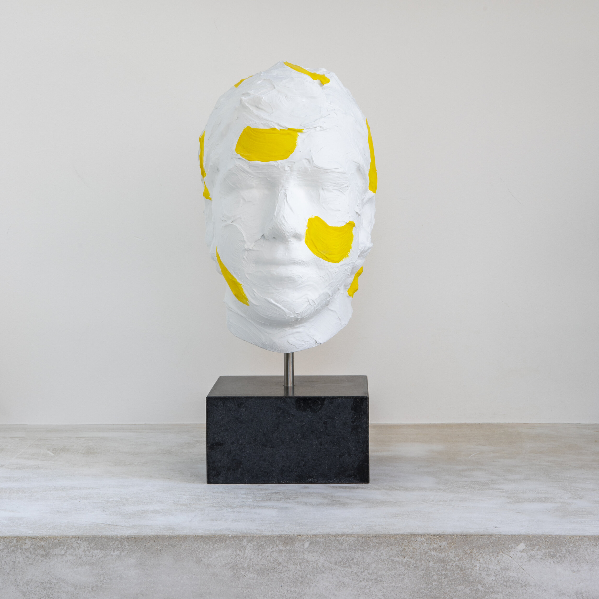 portret "Greased"  yellow