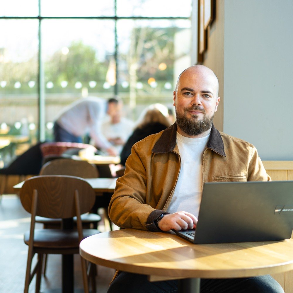 For this photoshoot, I was able to combine my love for taking photos and my coffee addiction. 

Can you guess the location for this branding photoshoot with @burnwoodmarketing 

Hint: It was in Buckingham! 

 #brandingphotographer #brandingphotoshoot