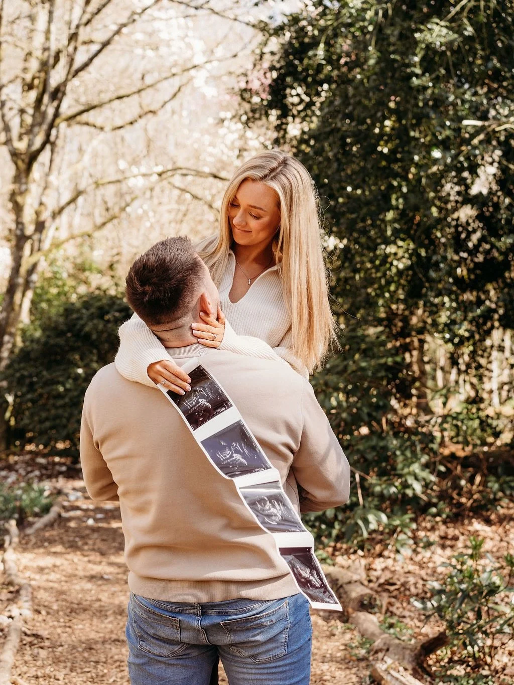 👶🏼 Capturing precious moments with this adorable family's pregnancy announcement was pure joy ☺️

#buckinghamshire #buckinghamshirefamilyphotographer #buckinghamshirelife #buckinghamshiresmallbusiness #buckinghamshiremums #miltonkeynes #miltonkeyne