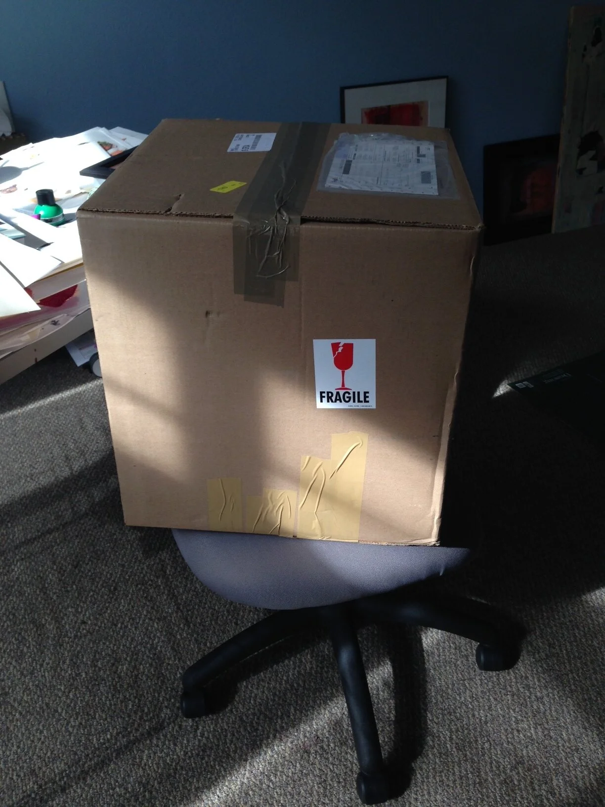 1. The package with the box arrives!