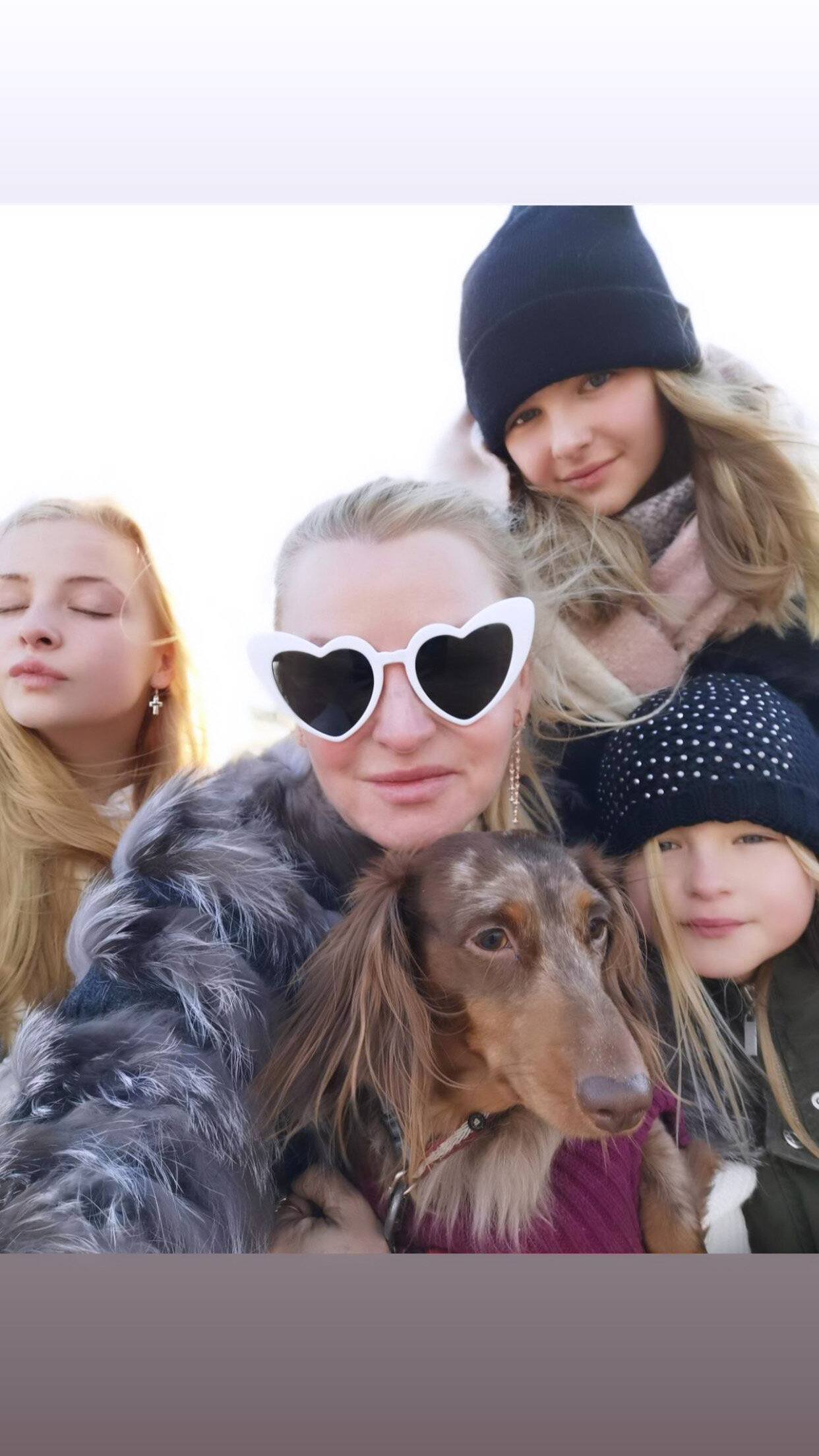 MOTHERS DAY - Treat her like the Queen SHE IS....