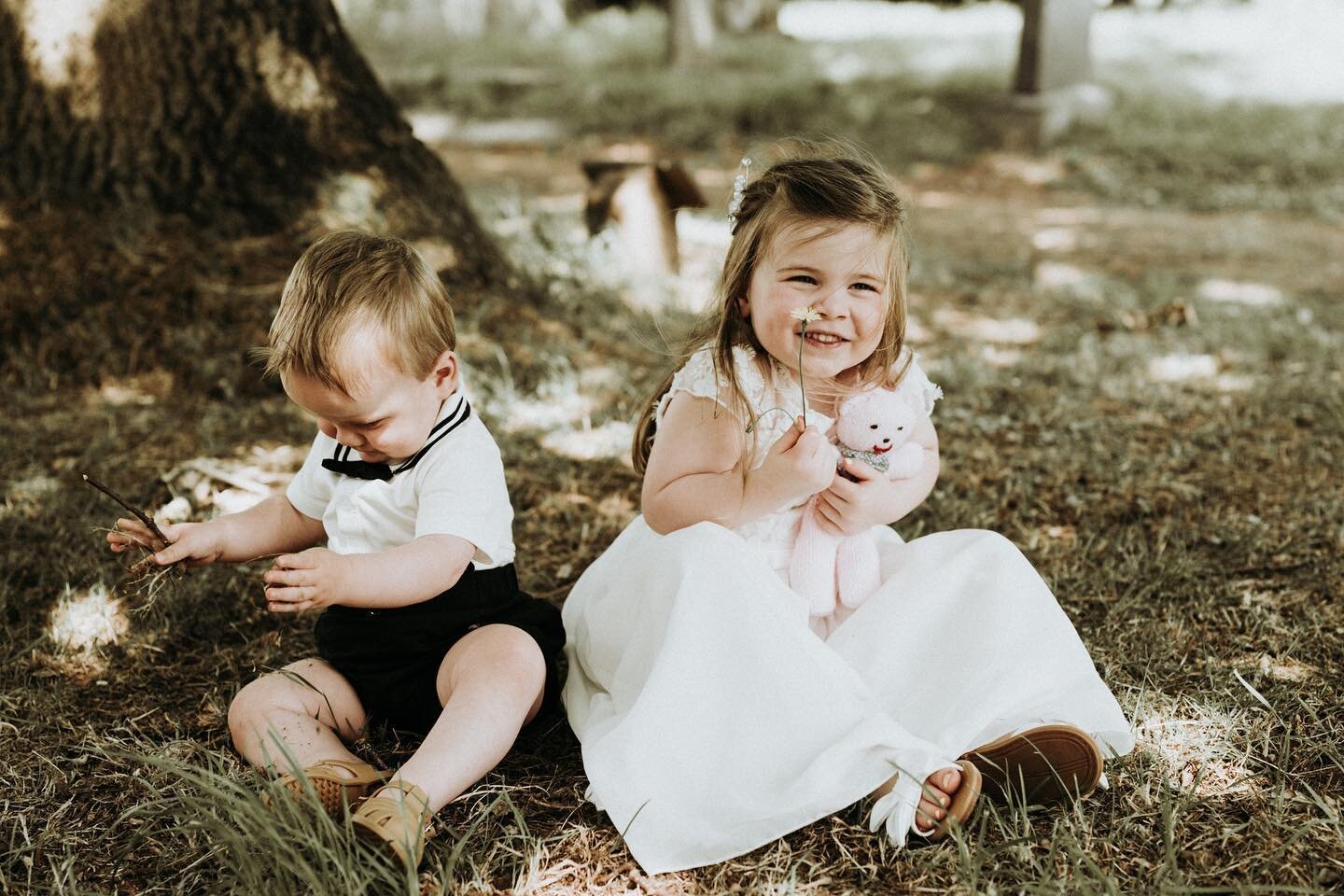 Eloise &amp; Byron✨🪷 I was invited to a christening a few weeks back to take pictures of these two sweet tots. Aren&rsquo;t they the dearest! 🥹🫶 
@ejanderson03 
.
.
.
.
#familyshoot #devonphotographer