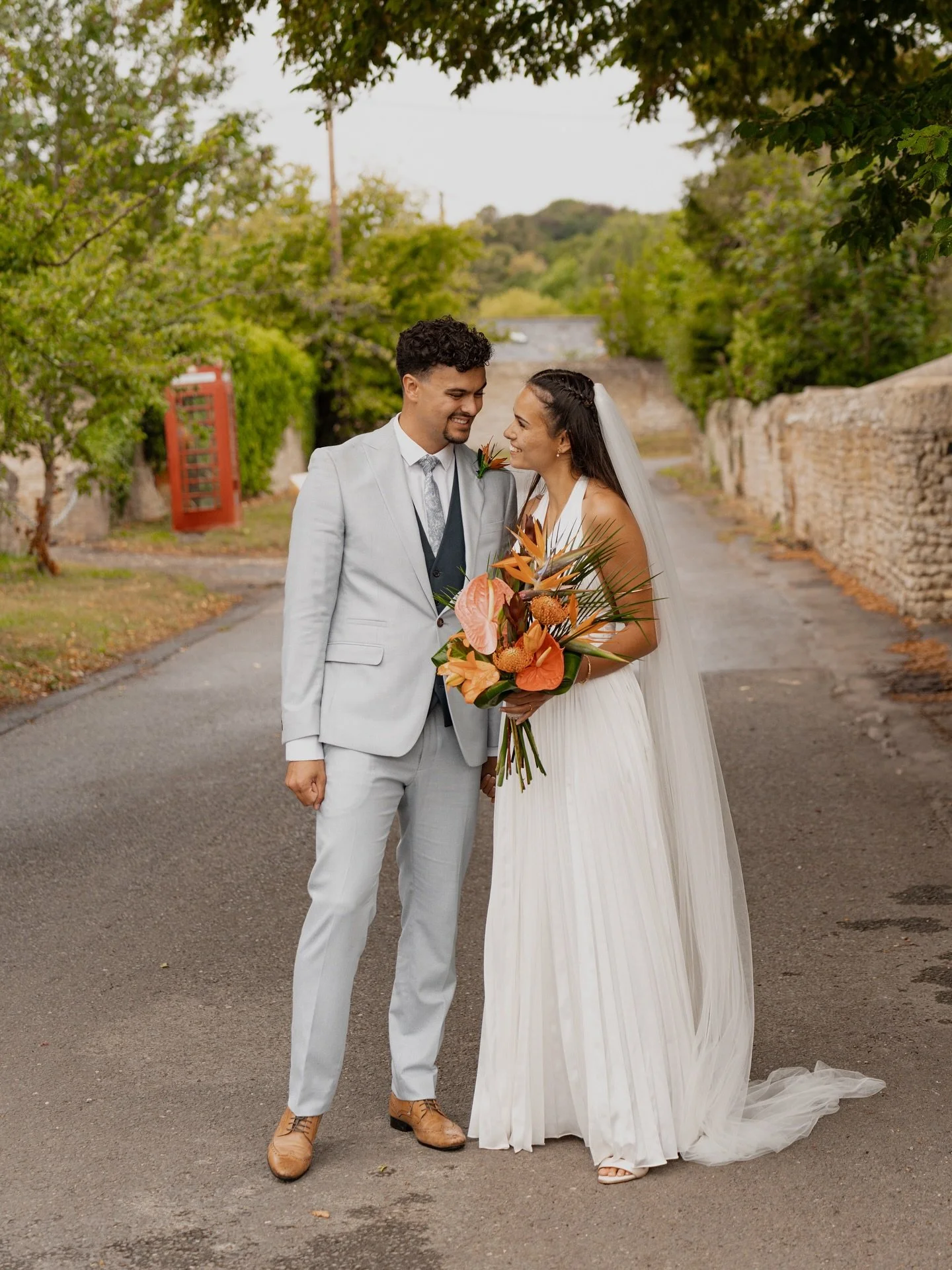 Josh + Emma tied the knot in the city of Oxford and we headed to the outskirts to continue the celebration! I've always loved this city, so I was super excited to be there to capture their special day. Despite the rainy weather, the day was filled wi