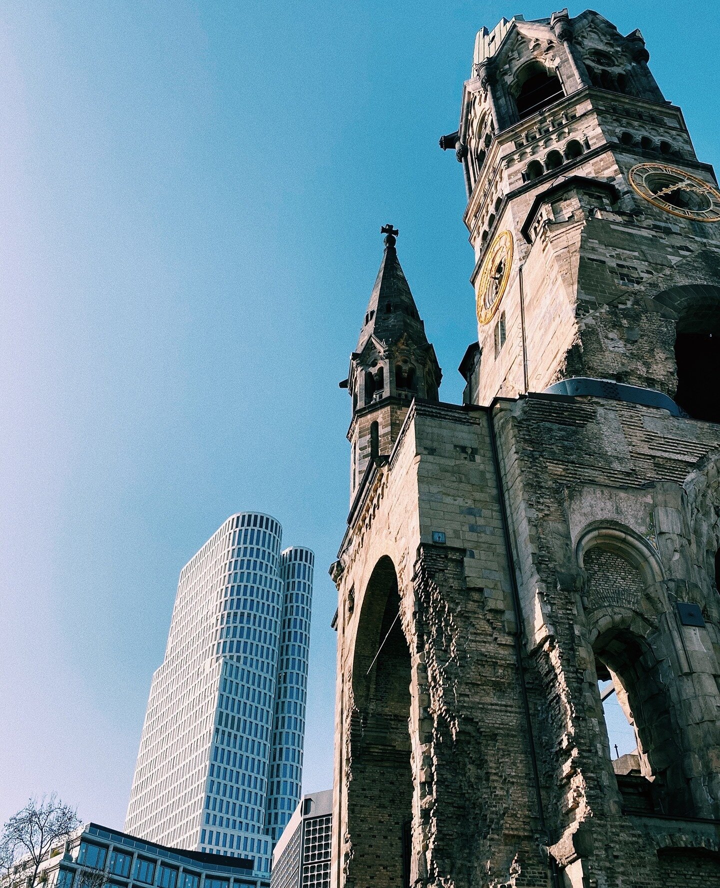 It's about exploring in and around Berlin!🏙️⁠
⁠
You can visit the Ged&auml;chtniskirche on Breitscheidplatz just a few steps away from our hotel. It is not only one of the most famous sights but also one of the most important churches in the city. ⁠