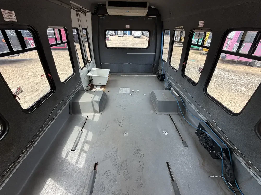0899 Ford E450 Shuttle Bus For Sale 3.webp