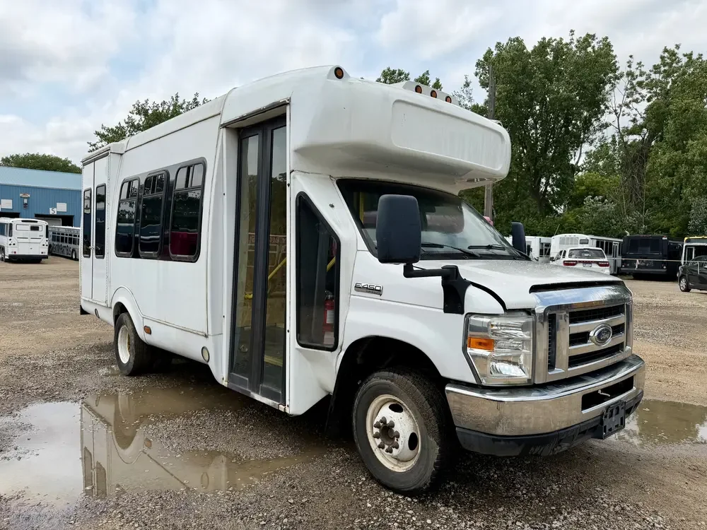 0899 Ford E450 Shuttle Bus For Sale 7.webp