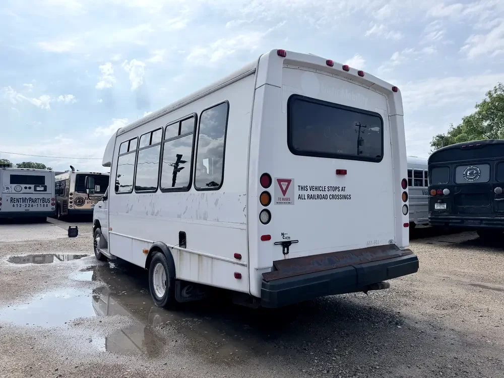 0299 Ford E450 Shuttle Bus For Sale 5.webp