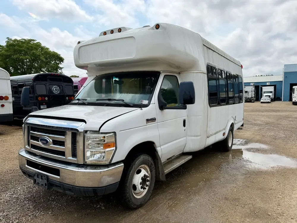 0899 Ford E450 Shuttle Bus For Sale 6.webp