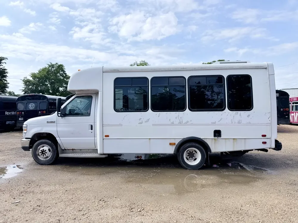 0299 Ford E450 Shuttle Bus For Sale 6.webp