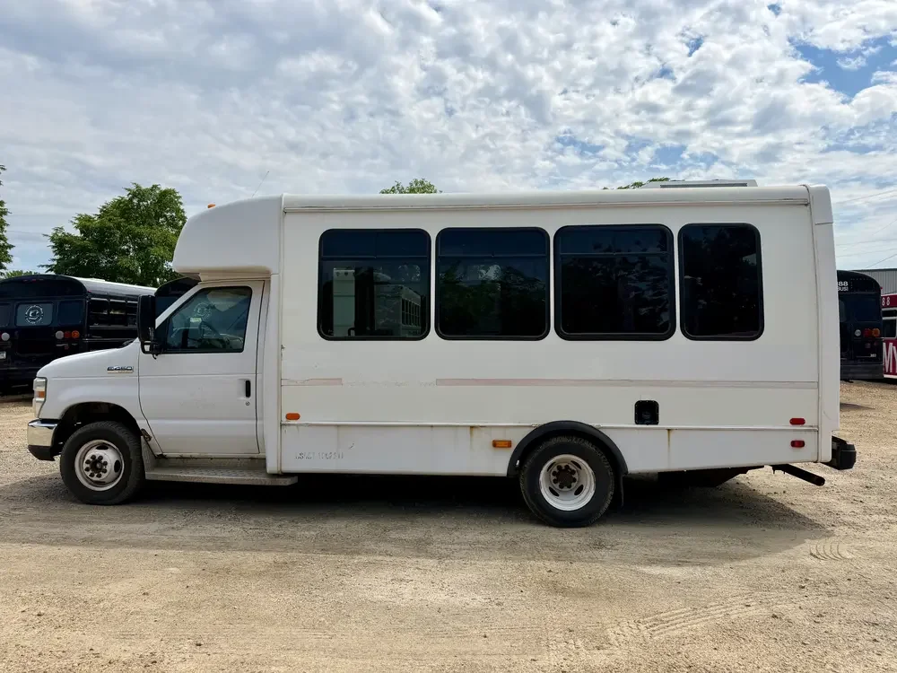 0327 Ford E450 Shuttle Bus For Sale 7.webp