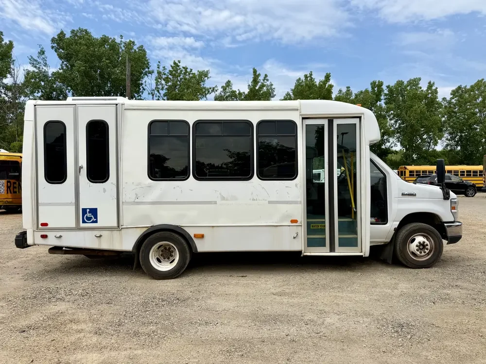 0301 Ford E450 Shuttle Bus For Sale 4.webp