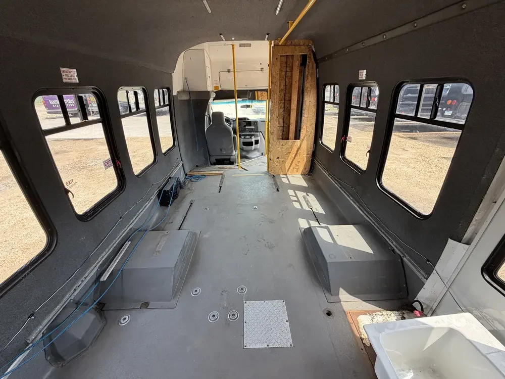 0899 Ford E450 Shuttle Bus For Sale 5.webp