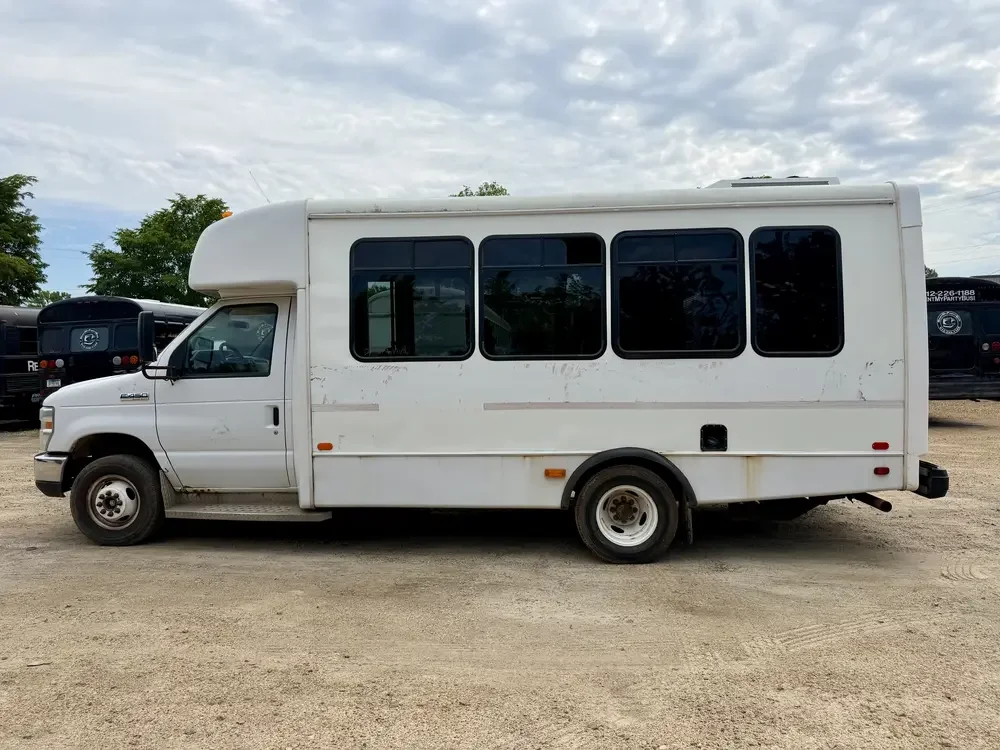 0301 Ford E450 Shuttle Bus For Sale 7.webp