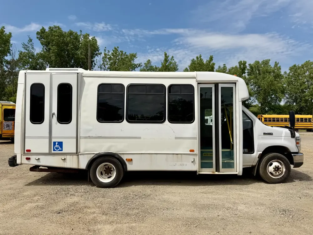 0327 Ford E450 Shuttle Bus For Sale 4.webp