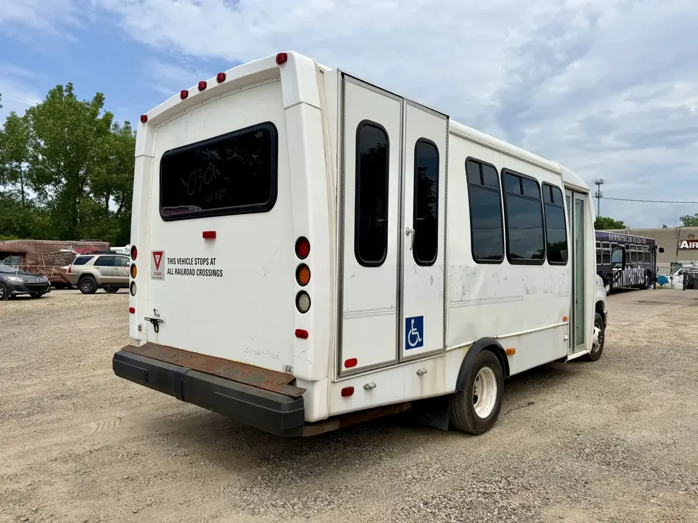0301 Ford E450 Shuttle Bus For Sale 5.webp