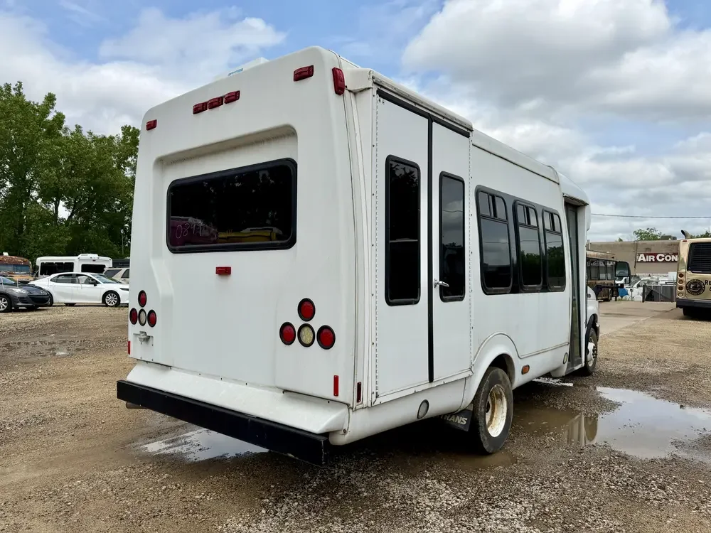 0899 Ford E450 Shuttle Bus For Sale 9.webp