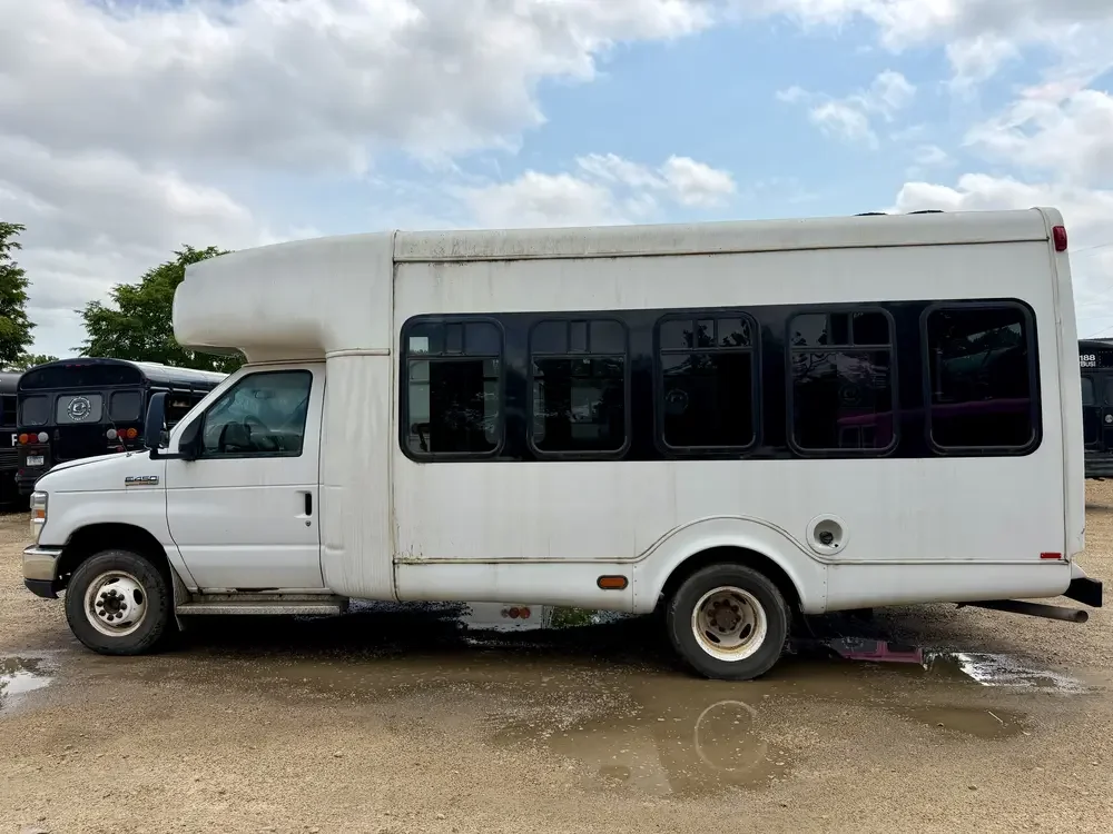 0899 Ford E450 Shuttle Bus For Sale 11.webp