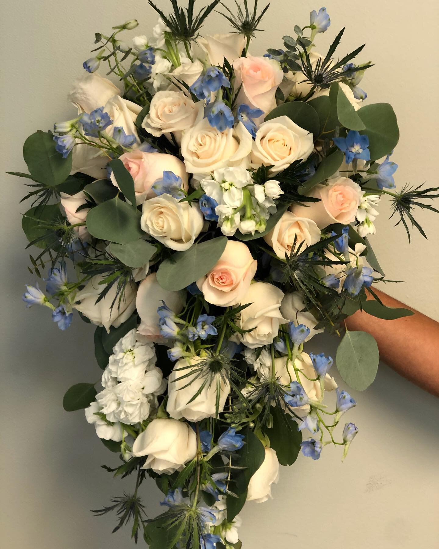 Weddings are happening!
#flowersbyburton #flowers #weddingsarehappening #bridalbouquet #cascadingbouquet #thistle #weddingflowers #liweddings #weddingbouquet #eucalyptus #bridesoflongisland #theknot #weddingwire #leafybouquet