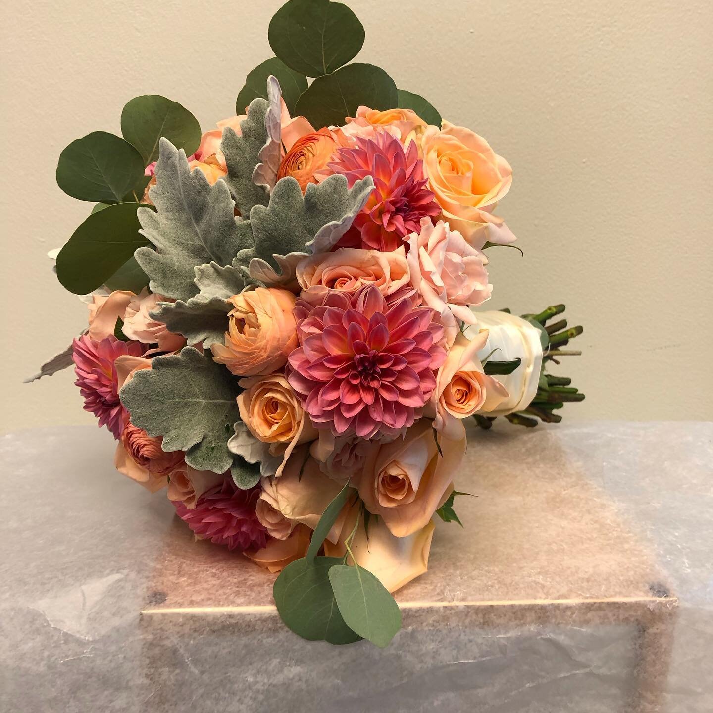 #flowersbybyburton #flowers #weddingflowers #dahlias #peachflowers #eucalyptus #dustymiller #rannunculus #bridalbouquet #theknot #weddingwire #liweddings #bridesoflongisland #weddingbouquet