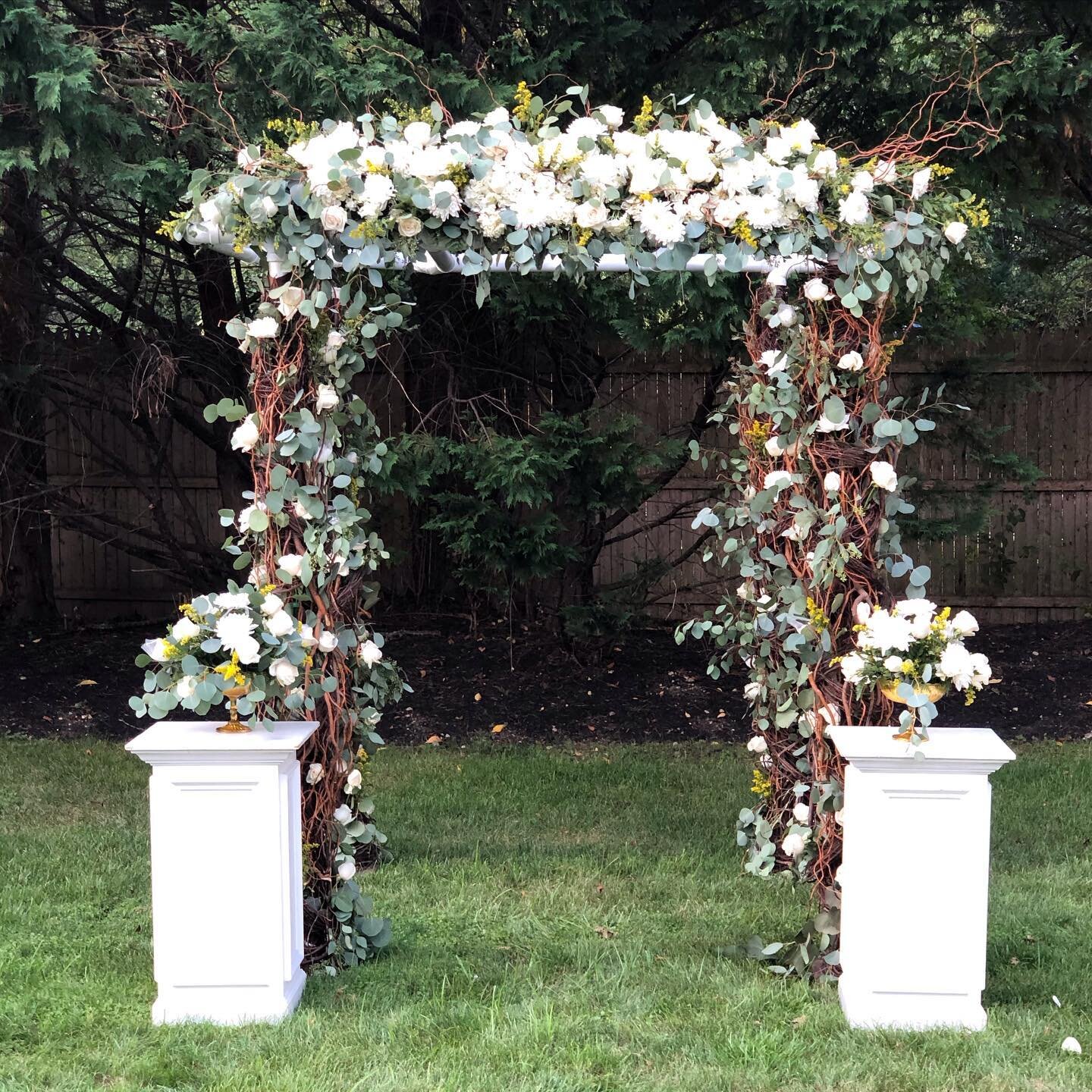 Weddings are happening!
#flowersbyburton #flowers #backyardwedding #weddingarch #weddingchuppah #outdoorwedding #weddingsarehappening #weddingceremonydecor #liweddings #bridesoflongisland #theknot #weddingwire #outdoorweddingdecor