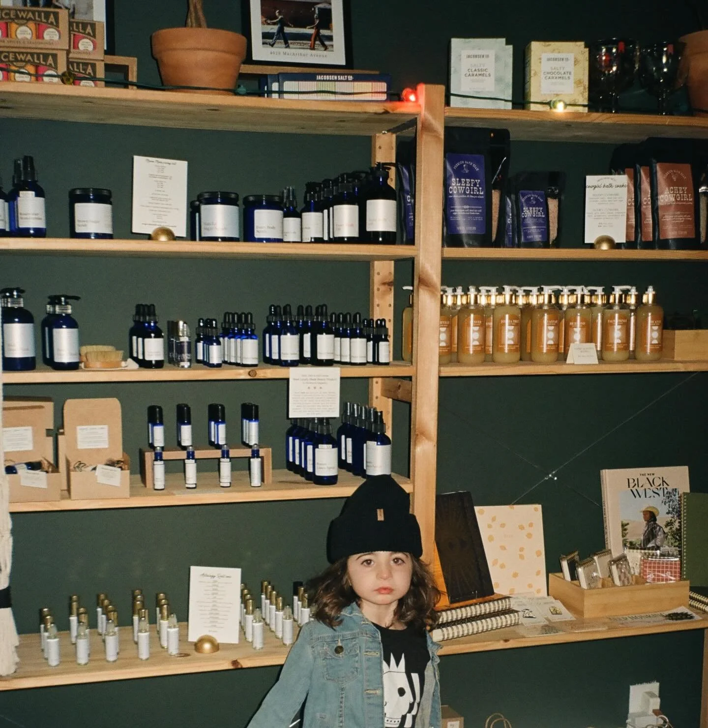 Mother&rsquo;s Day is right around the corner. Whether you are celebrating a mom or a special caretaker in your life, we&rsquo;re stocked with thoughtful finds (at every price point) to make the day sweet.

To make things easy, let us handle the fini