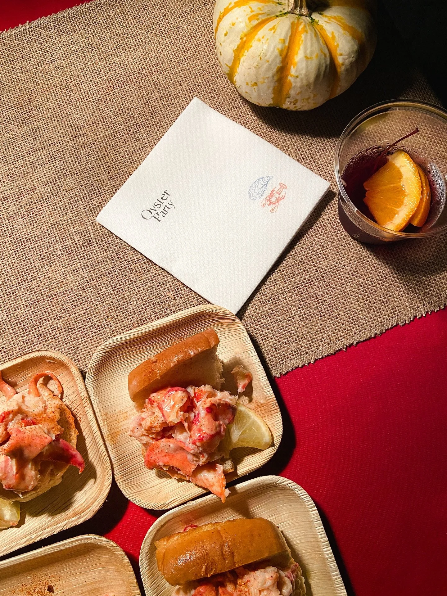 🥳 Our party-sized maine style lobster rolls make the perfect addition to any holiday party spread 🦞✨