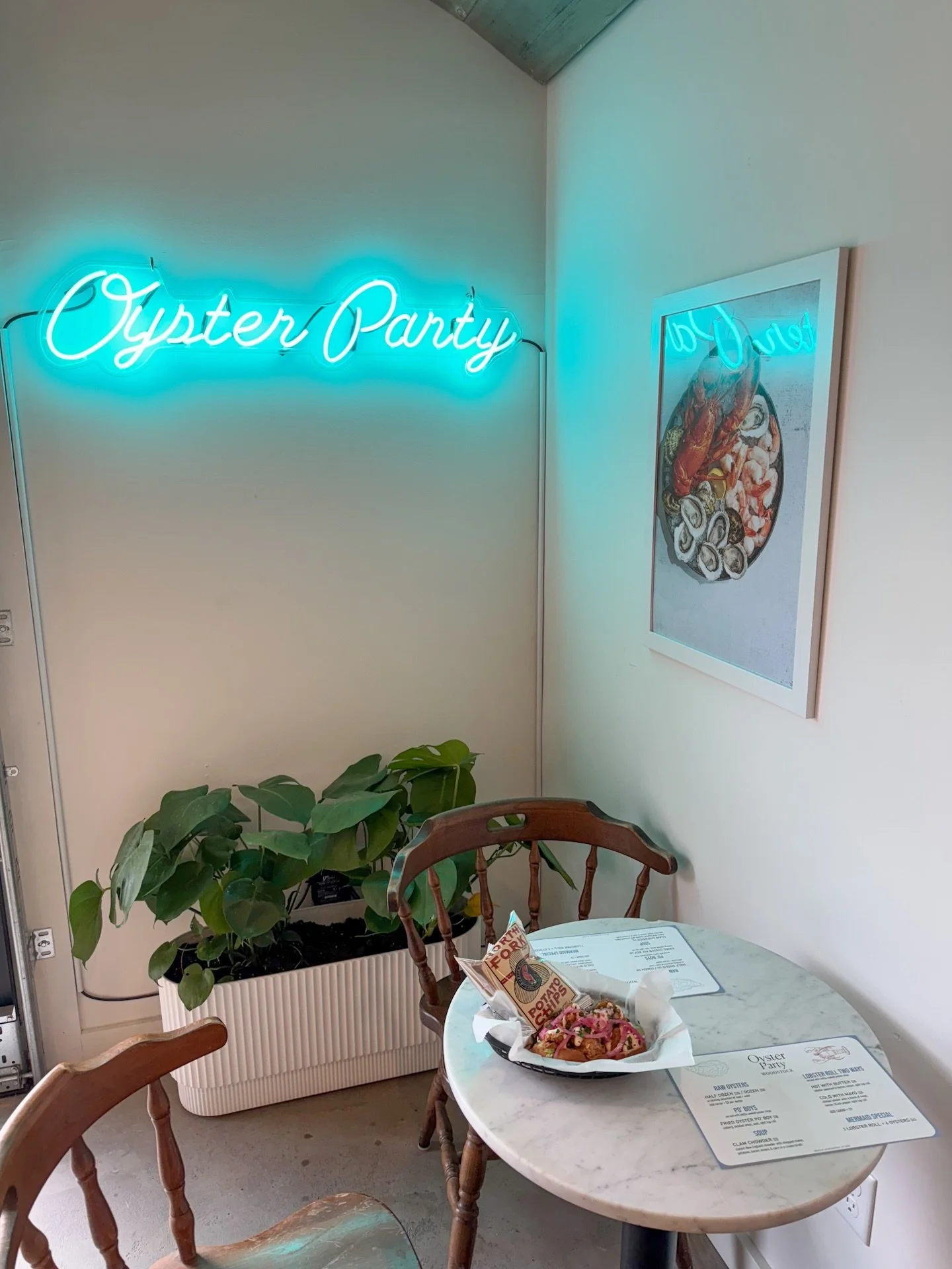 Exciting update! We will be hosting our first soft opening at our Woodstock location! Celebrate Small Business Saturday with us this Saturday until 8pm and Sunday from 12-8pm. See you there! 🦪🦞✨