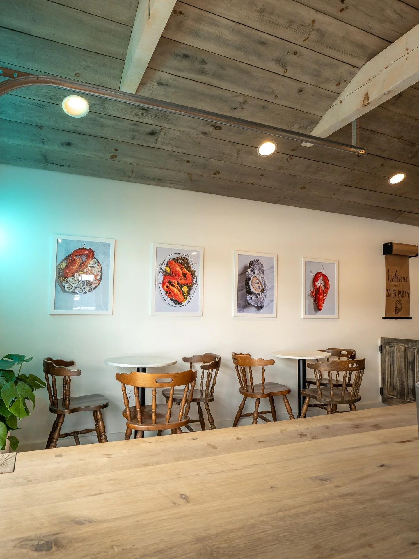 We have cozy decor, coastal vibes, and comforting food ready for you! This is the perfect place to start your weekend. 🦪🦞 

📍1802 B NY-28
Woodstock, NY 12498

#woodstock #seafood